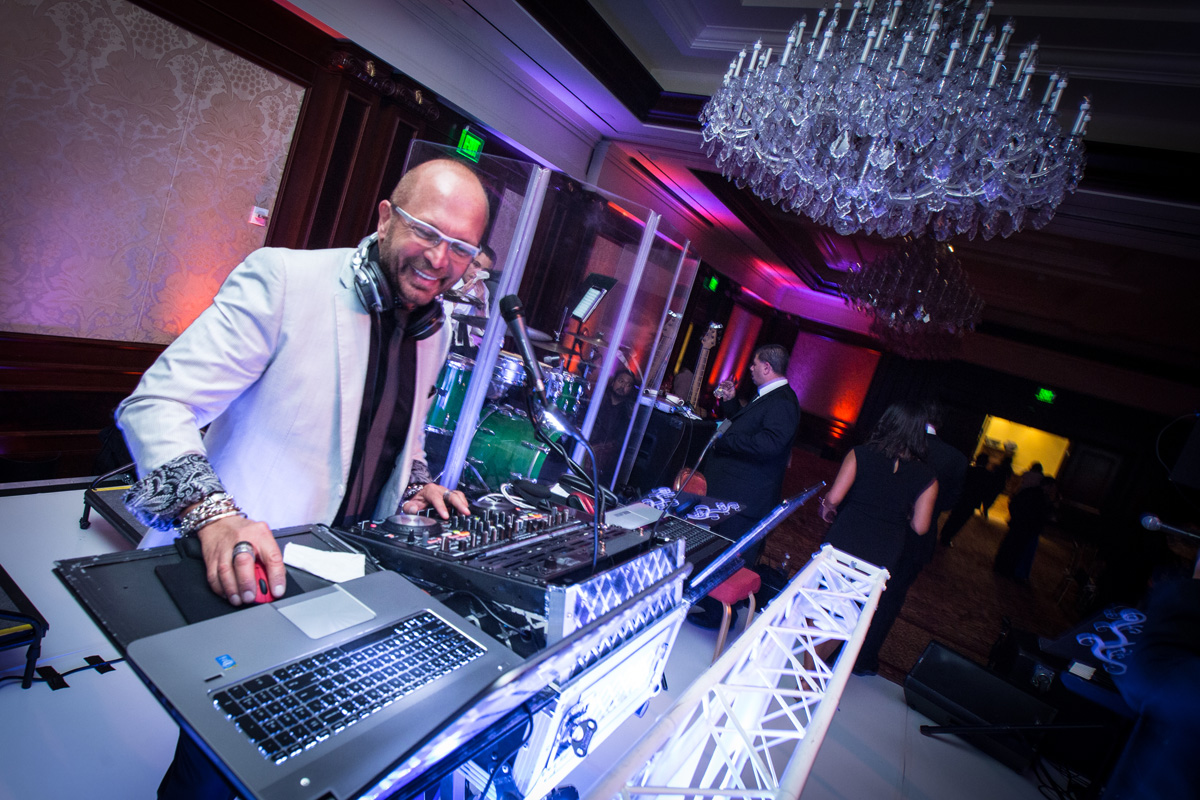 Wedding DJ - You Can Earn Thousands of Dollars But You Need to Know How